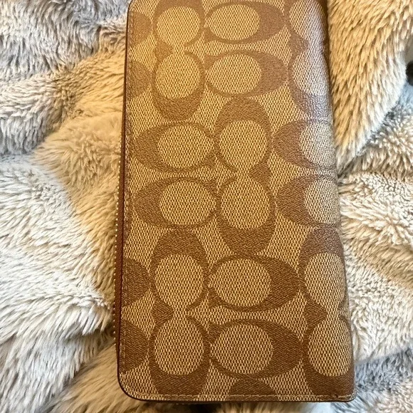 Coach Long Zip Around Wallet
In Signature Canvas - Picture 10 of 15
